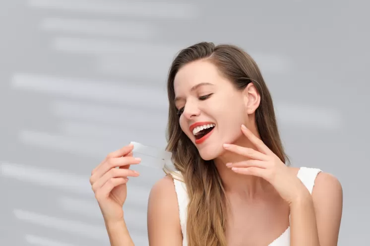 ​Should Teeth Be Dry When Applying Whitening Strips?